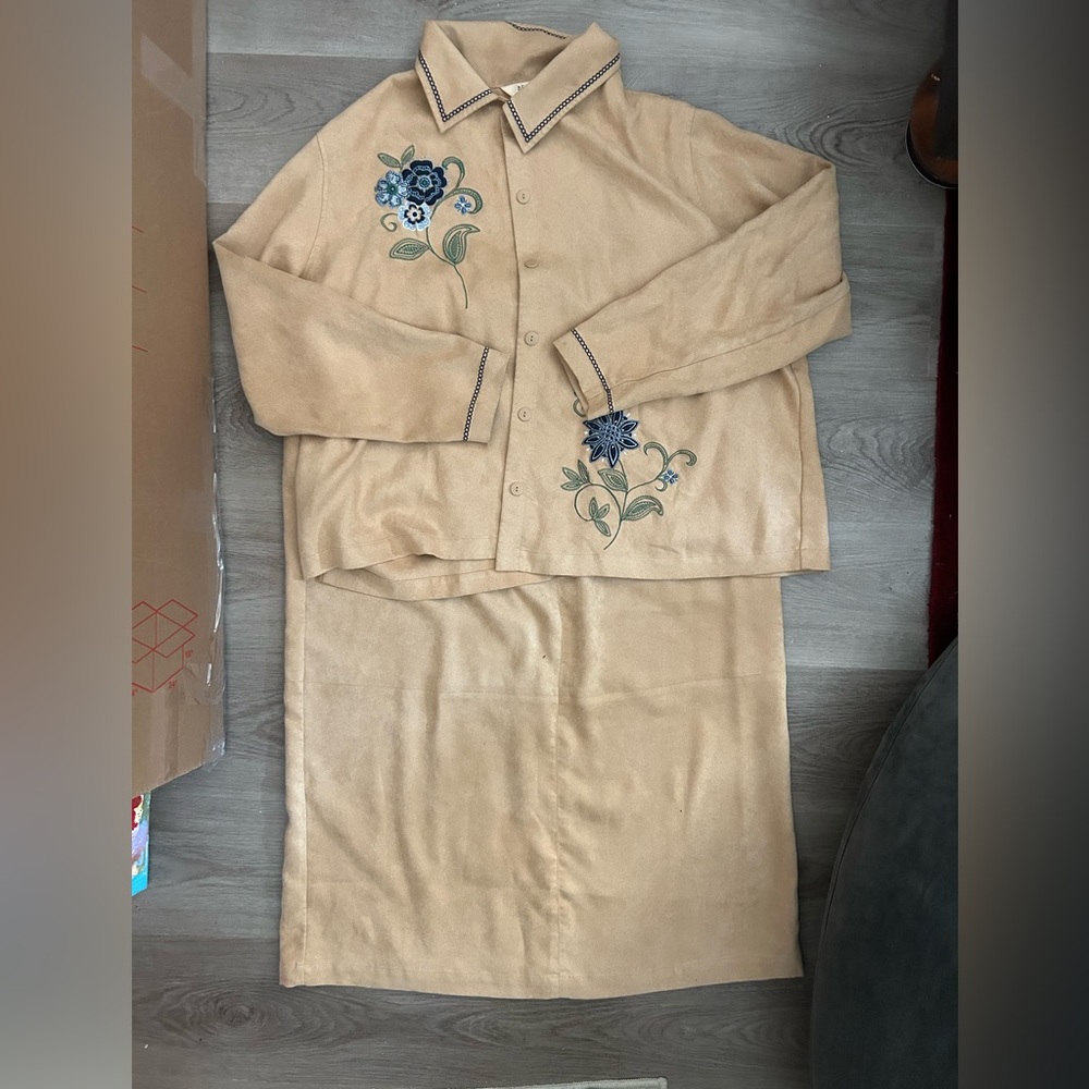 Vintage Bechamel Tan Suede Matching Set with Navy Stitching